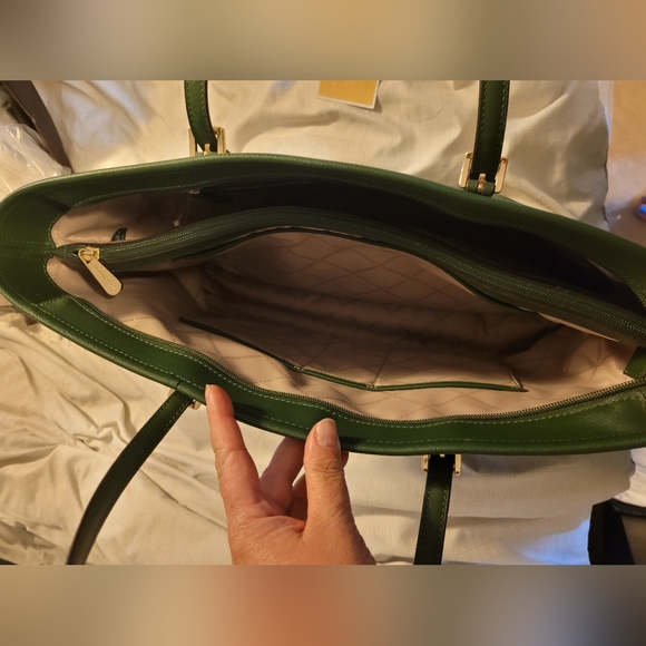 Michael Kors - Sally Large 2-In-1 Saffiano Leather and Logo Tote Bag - Picture 3 of 9